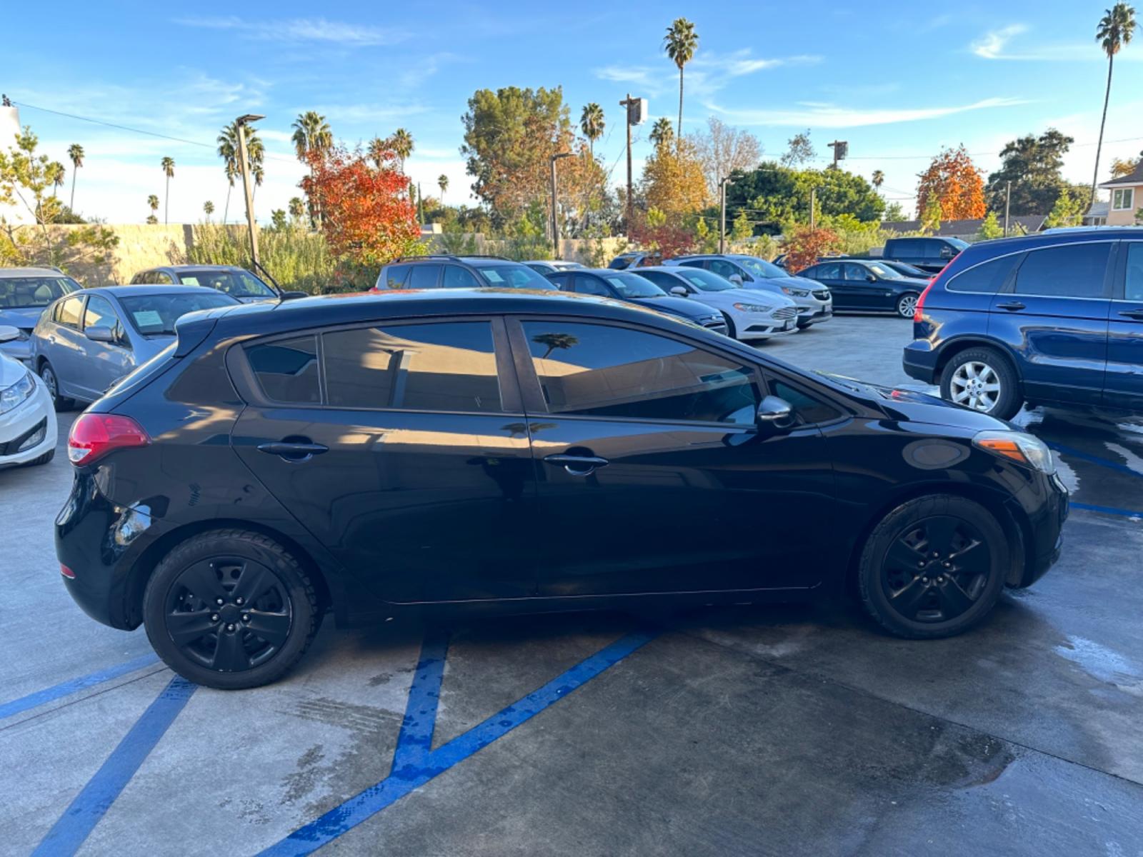 2016 Black /Black Kia Forte 5-Door Cloth (KNAFK5A87G5) with an 4 CYLINDER engine, Automatic transmission, located at 30 S. Berkeley Avenue, Pasadena, CA, 91107, (626) 248-7567, 34.145447, -118.109398 - Photo #5